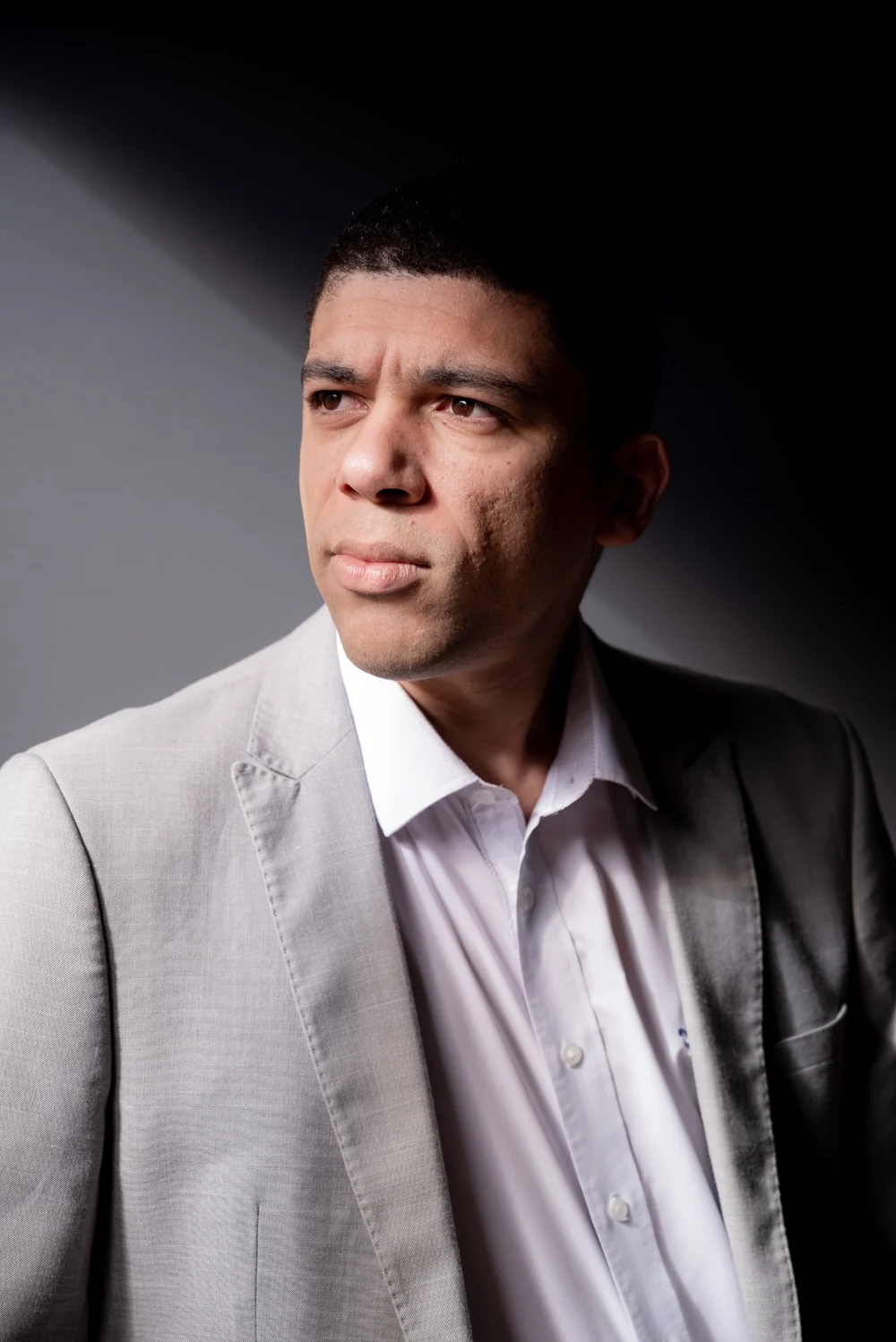 Douglas Batista Santos, advogado inscrito na OAB do Paraná